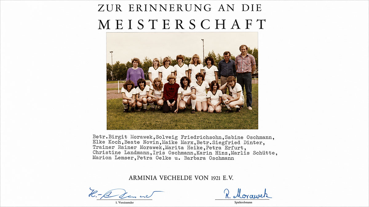 Damenmannschaft nach einer Meisterschaft