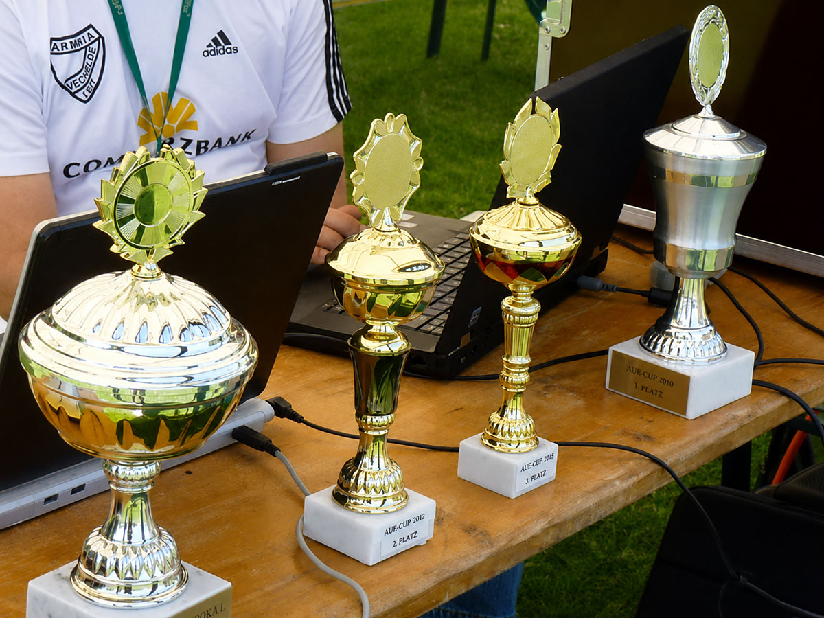 Pokale des Auecups beim SV Arminia Vechelde